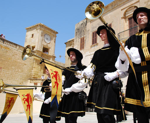 Maltese-troubadours-standing-with-their-trumpets